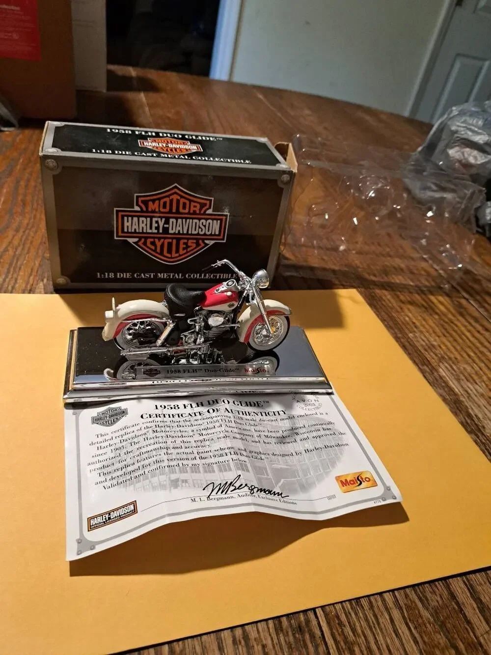 Vintage 2003 Harley-Davidson Maisto Avon 1958 FLH Duo Glide Diecast Motorcycle